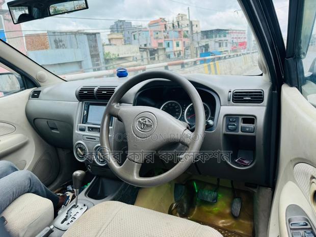 Toyota Avanza back 2010