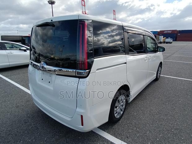 Toyota Noah Non Hybrid X Pearl 2021