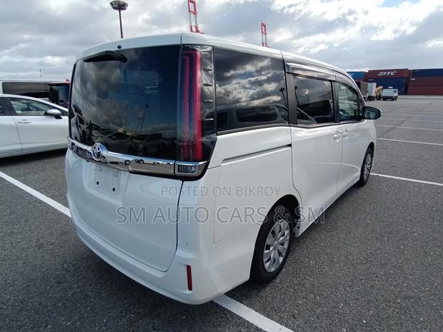 Toyota Noah Non Hybrid X Pearl 2021
