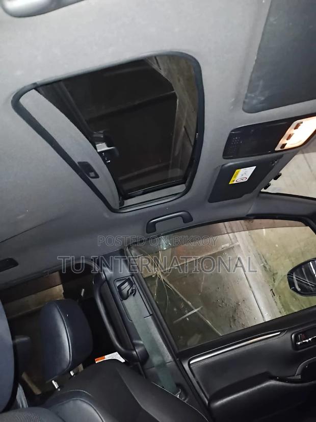 Toyota Esquire GI NON HV & SUNROOF 2020