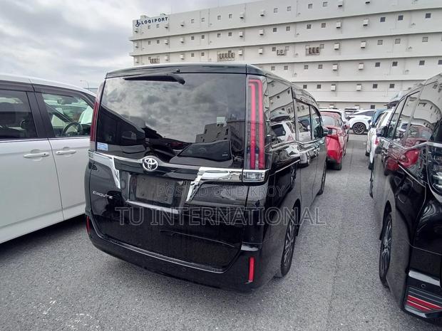 Toyota Esquire GI NON HV & SUNROOF 2020