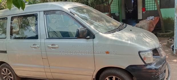 Toyota Noah ` 2003