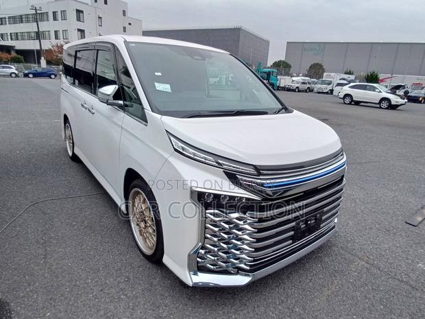 Toyota Voxy SZ , PEARL ARO KIT 2023