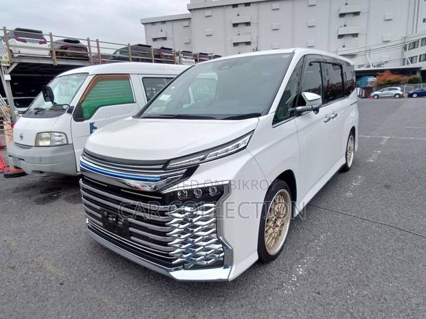 Toyota Voxy SZ , PEARL ARO KIT 2023
