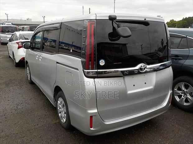 Toyota Noah X 2020