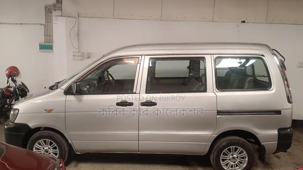 Toyota Noah kr42 2005