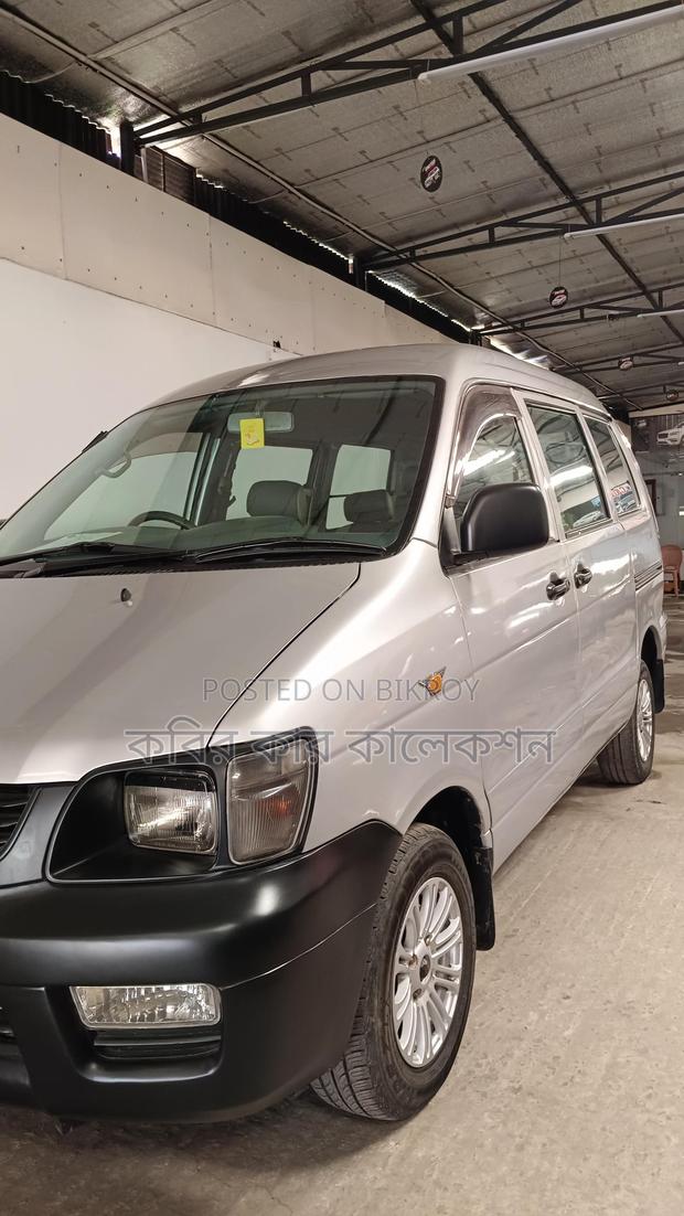 Toyota Noah kr42 2005