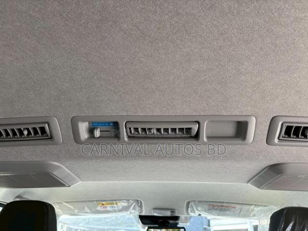 Toyota Hiace GL DUAL AC LED 2021