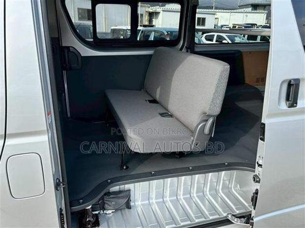 Toyota Hiace GL DUAL AC LED 2021