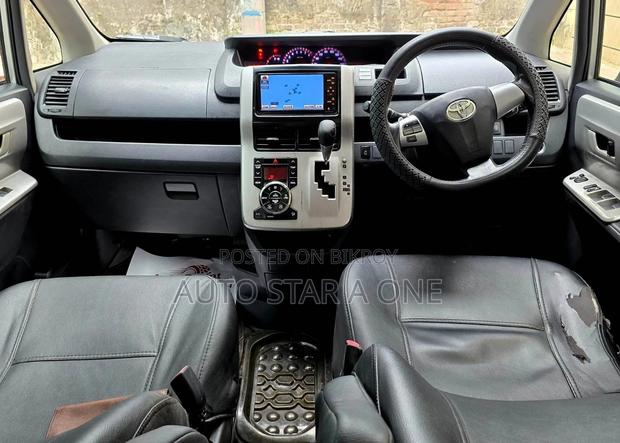 Toyota Noah Si Octane Push 2010