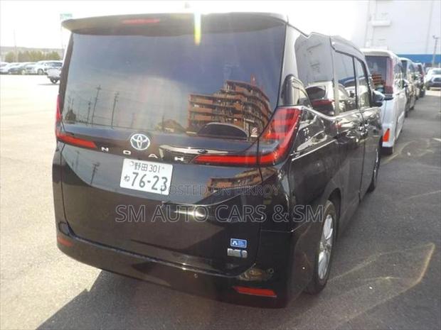 Toyota Noah Z Black 4.5 Point 2022