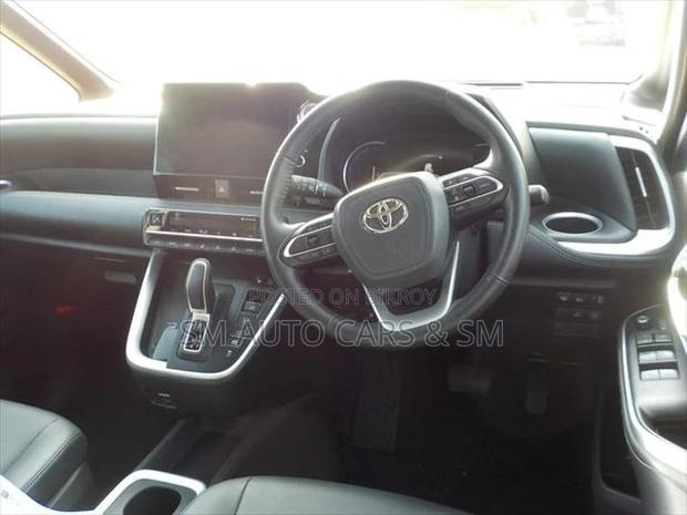Toyota Noah Z Black 4.5 Point 2022