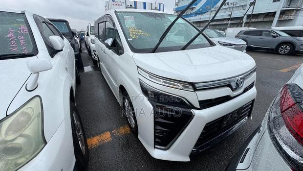 Toyota Voxy kirameki 2021