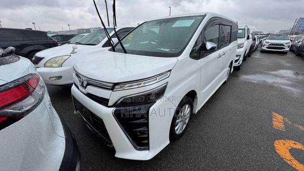Toyota Voxy kirameki 2021
