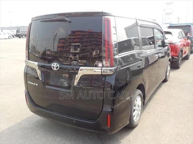 Toyota Esquire Petrol Gi Premium 2021