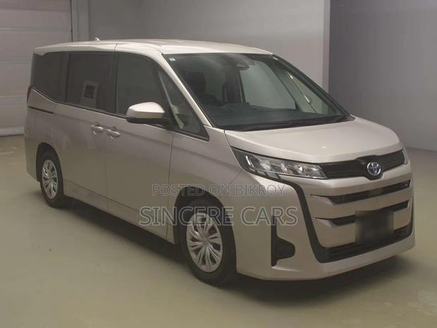 Toyota Noah X HYB PUSH 1DR PWR 2022