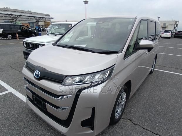 Toyota Noah X HYB PUSH 1DR PWR 2022