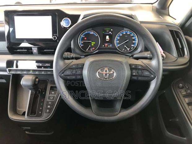 Toyota Noah X HYB PUSH 1DR PWR 2022