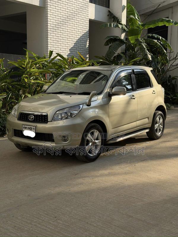 Toyota Rush golden 2011