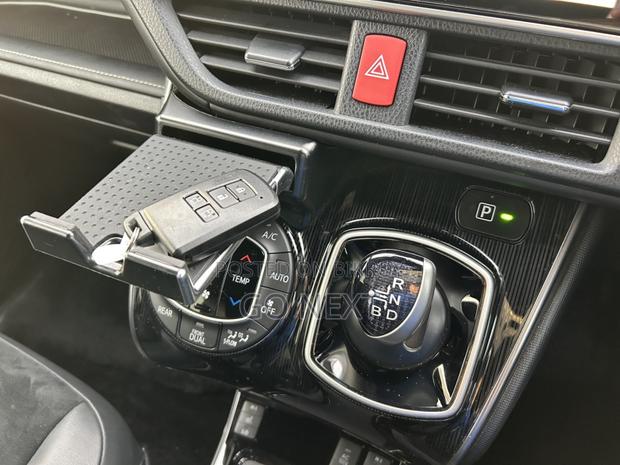 Toyota Esquire GI PREMIUM 2020