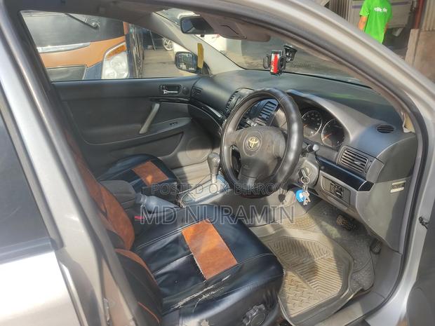Toyota Allion . 2005