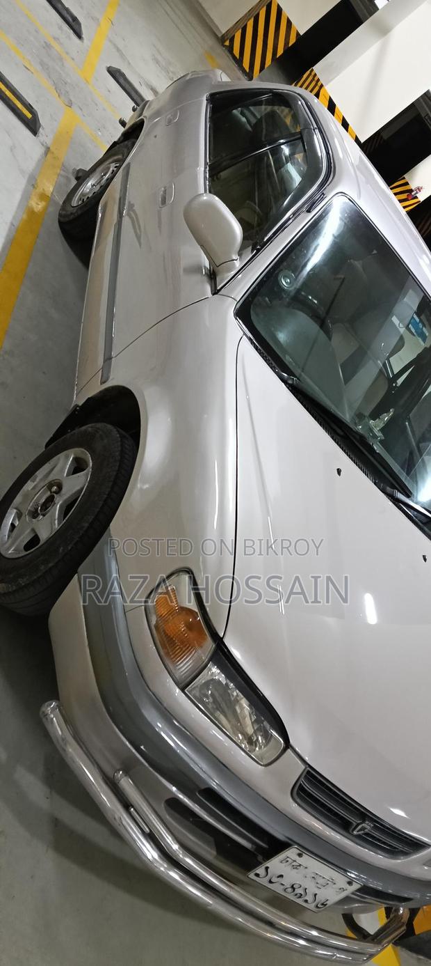 Toyota Corolla . 1995