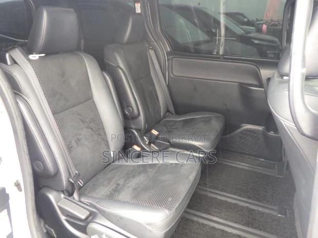 Toyota Voxy zs. trd 2021