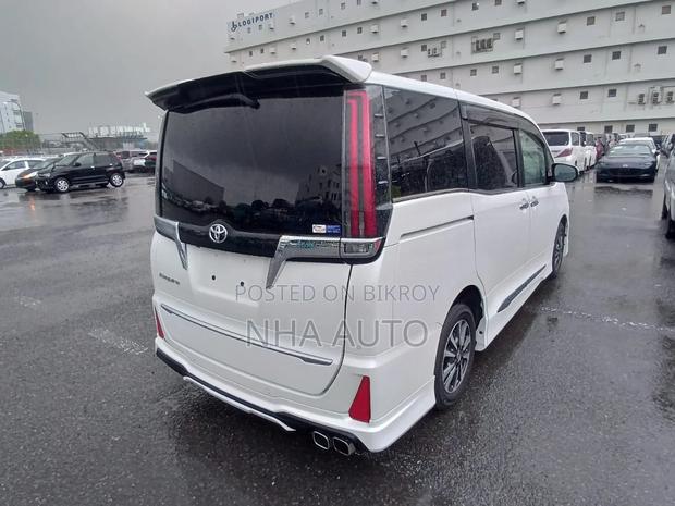 Toyota Esquire GI MODELLISTA AERO 2021