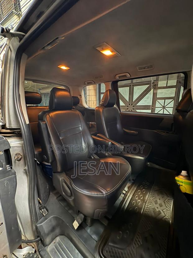 Toyota Noah X Package 2011