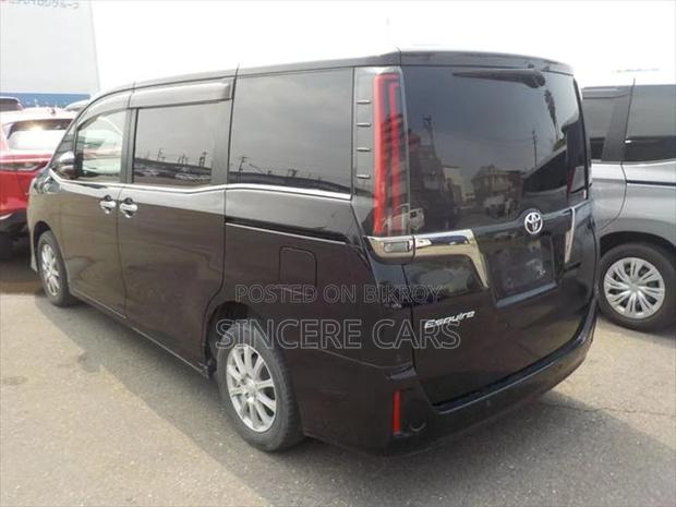 Toyota Esquire GI PREMIUM NON-HYB 2021