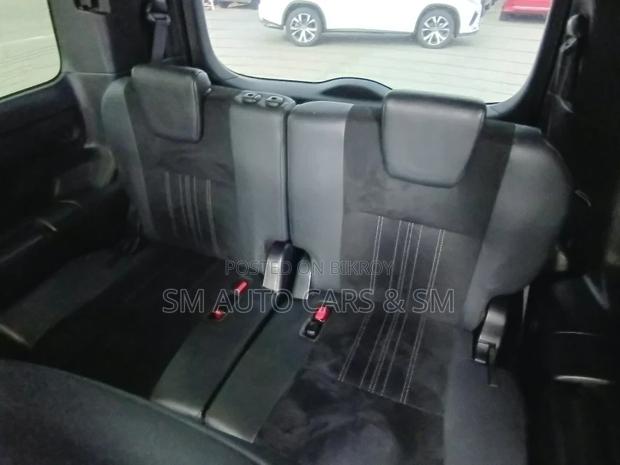 Toyota Esquire Gi Premium Black 2021