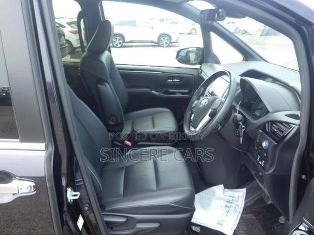 Toyota Esquire GI HYB 4POINT 2018