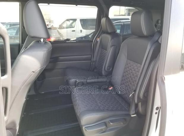 Toyota Voxy Non Hyb Sz 4.5 Grad 2023