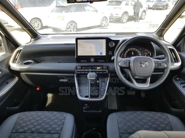 Toyota Voxy Non Hyb Sz 4.5 Grad 2023
