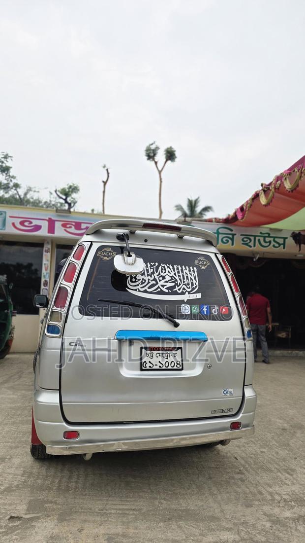 Toyota Noah 2003