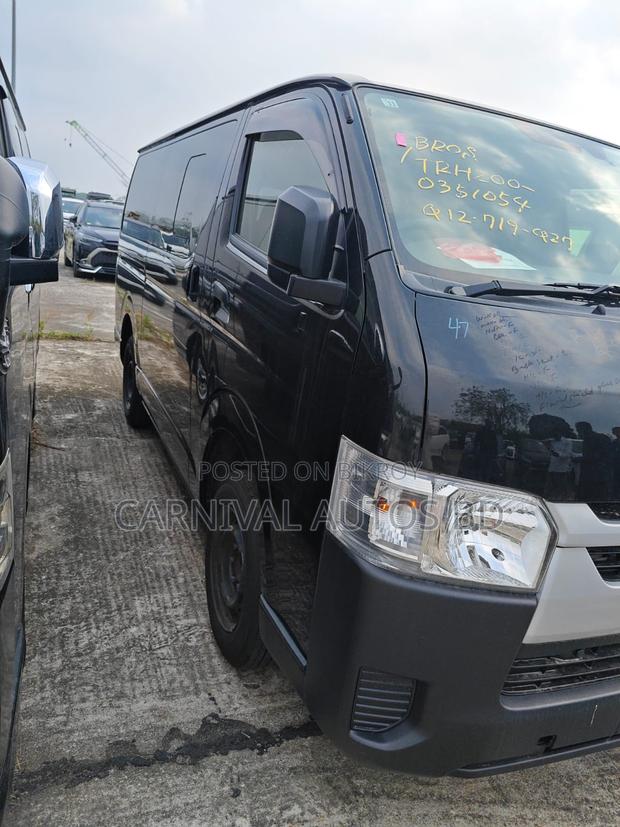 Toyota HiAce 2021 Black