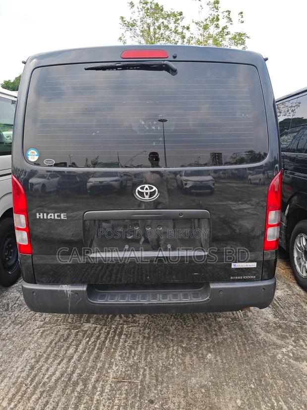 Toyota HiAce 2021 Black