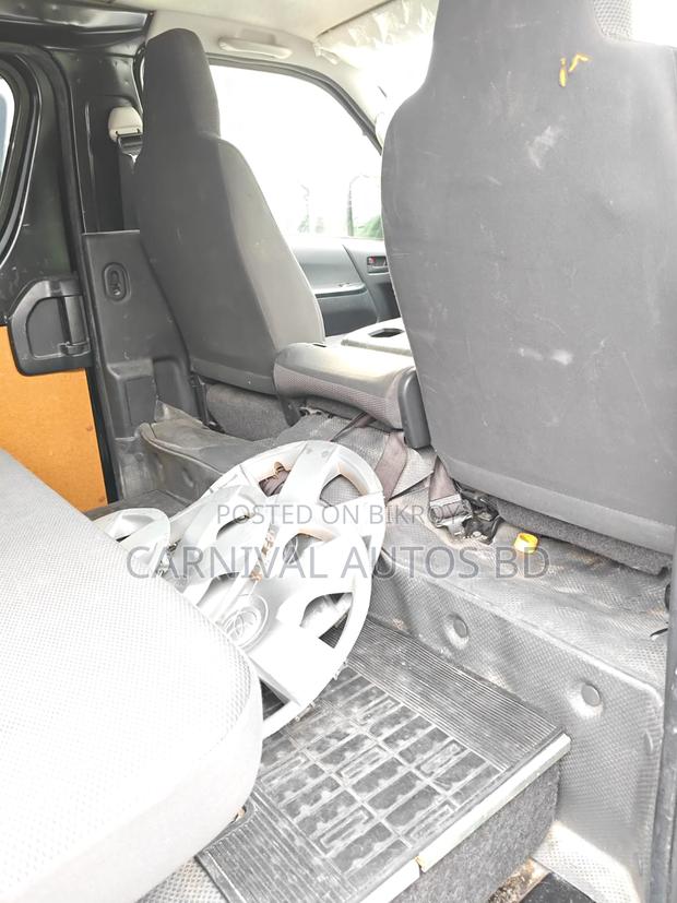 Toyota HiAce 2021 Black