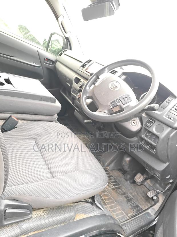 Toyota HiAce 2021 Black
