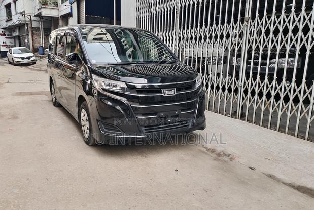 Toyota Noah non hybrid push 2021