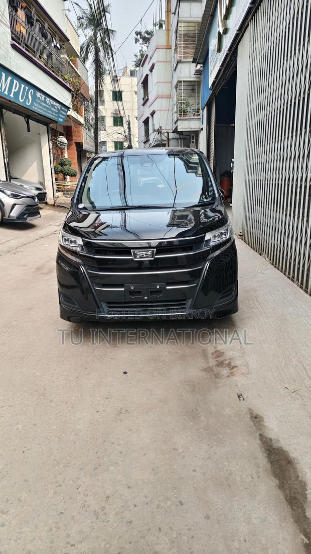 Toyota Noah non hybrid push 2021