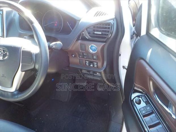 Toyota Esquire GI HYB 4.5 POINT 2021