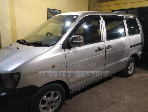 Toyota Noah kr42 2005