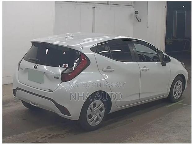 Toyota Aqua HYBRID X PACKAGE 2021
