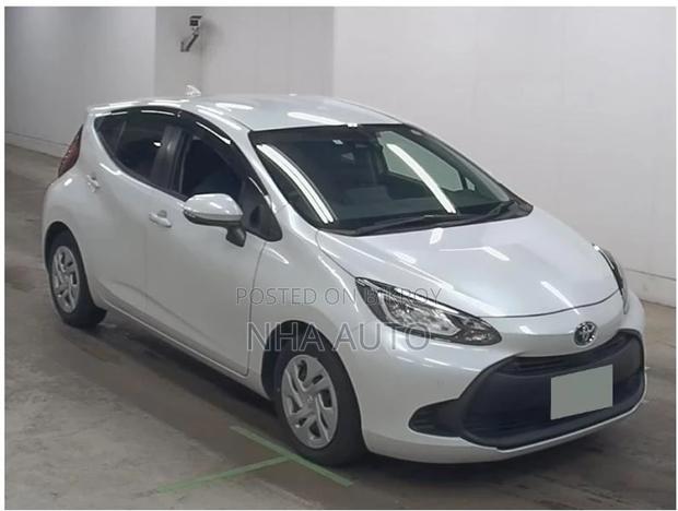 Toyota Aqua HYBRID X PACKAGE 2021