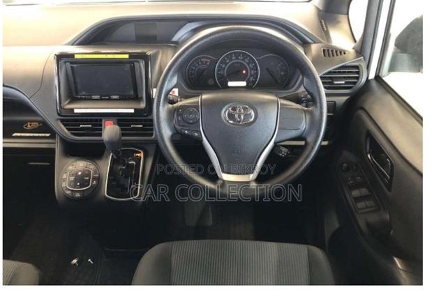 Toyota Noah 2021