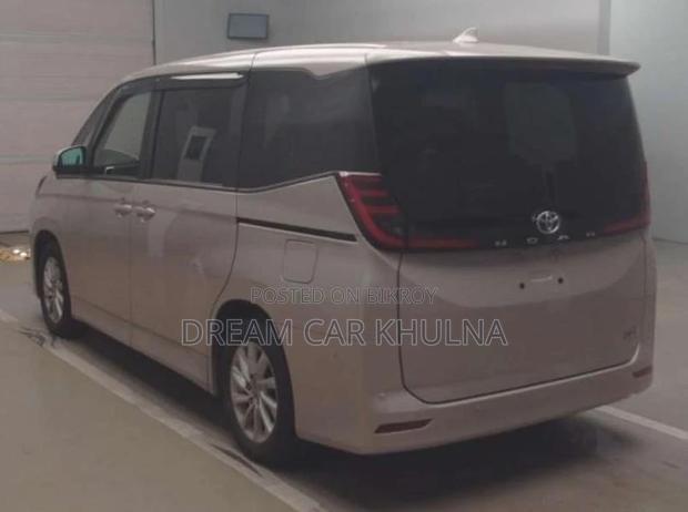 Toyota Noah G Hybrid Gray 2023