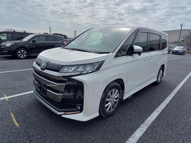 Toyota Noah Non Hybrid SZ Pearl 2022