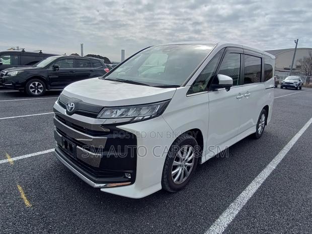 Toyota Noah Non Hybrid SZ Pearl 2022