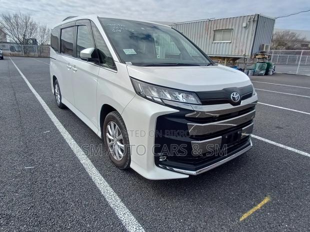 Toyota Noah Non Hybrid SZ Pearl 2022